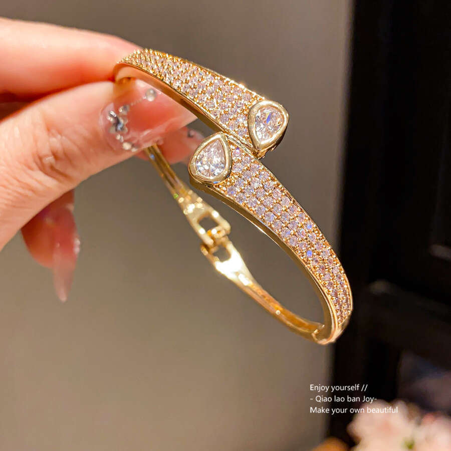 2025 hot designer bracelet 14K Real Gold Plated Zircon Wave Twisted Light High-end Sense Bracelet Niche Design Jewelry for Women