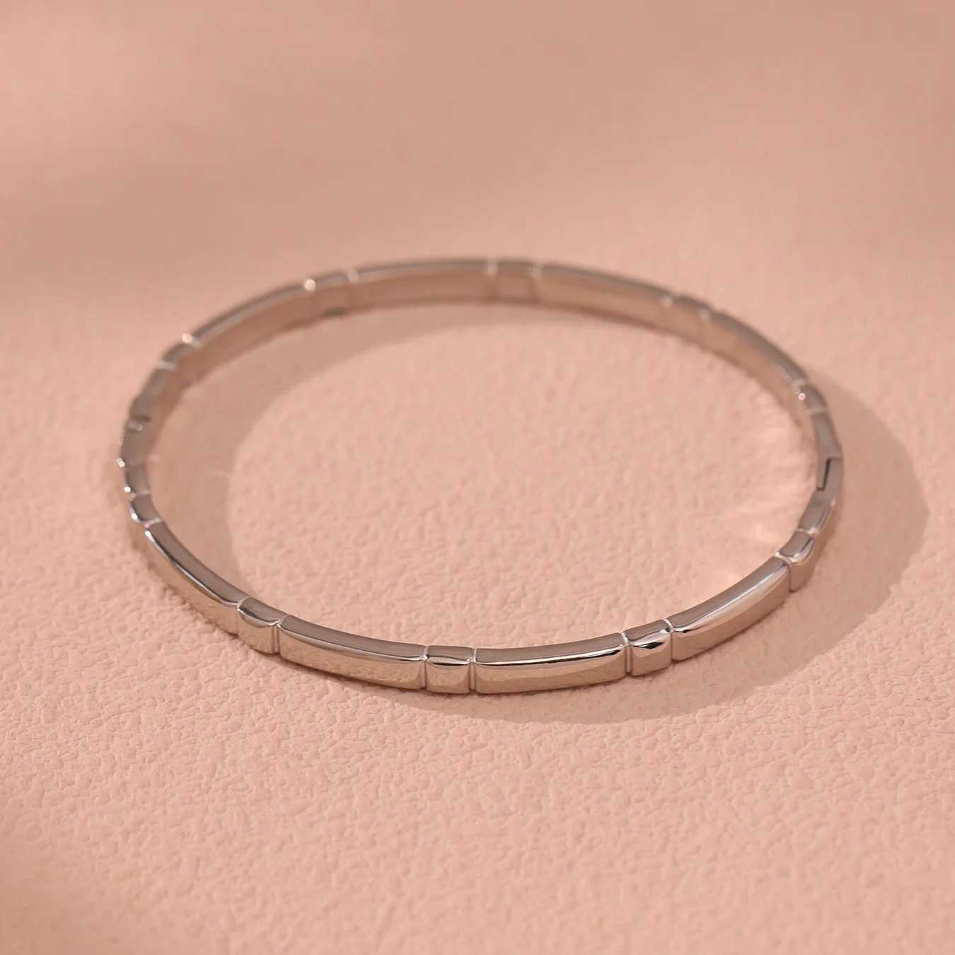 Liora High Quality Stainless Steel Round Bangle For Women Gold Plated No Fade Womens Wrist Bangle Rust Proof Jewelry Z250616