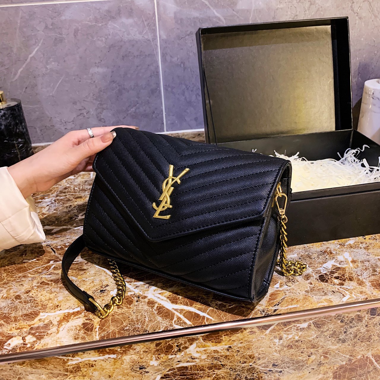 Fashionable and versatile black women's bag, small fragrant style diamond grid chain bag, large capacity underarm single shoulder crossbody bag