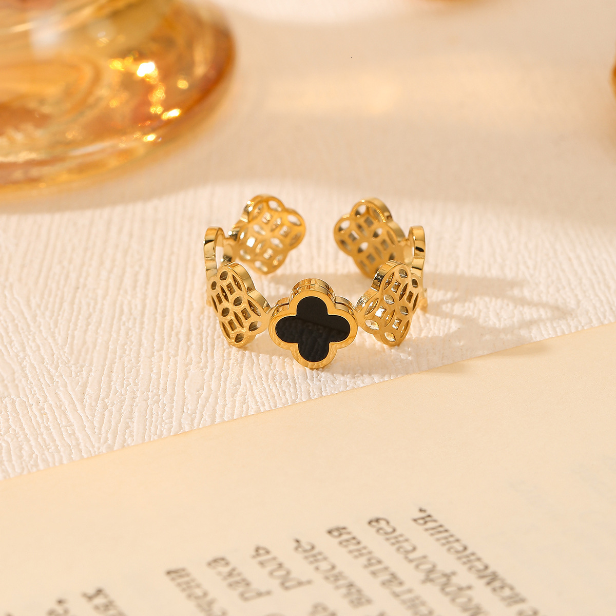 Fashion Light Luxury Style Personality Black Mother-of-Pearl Hollow Flower Open for Women High-End Sense Ring