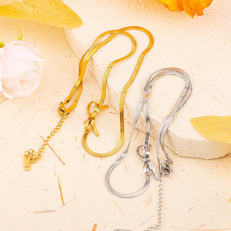 Light Style Simple Fashion Bowknot Necklace for Women Versatile Elegant Titanium Steel Non-Fading Jewelry
