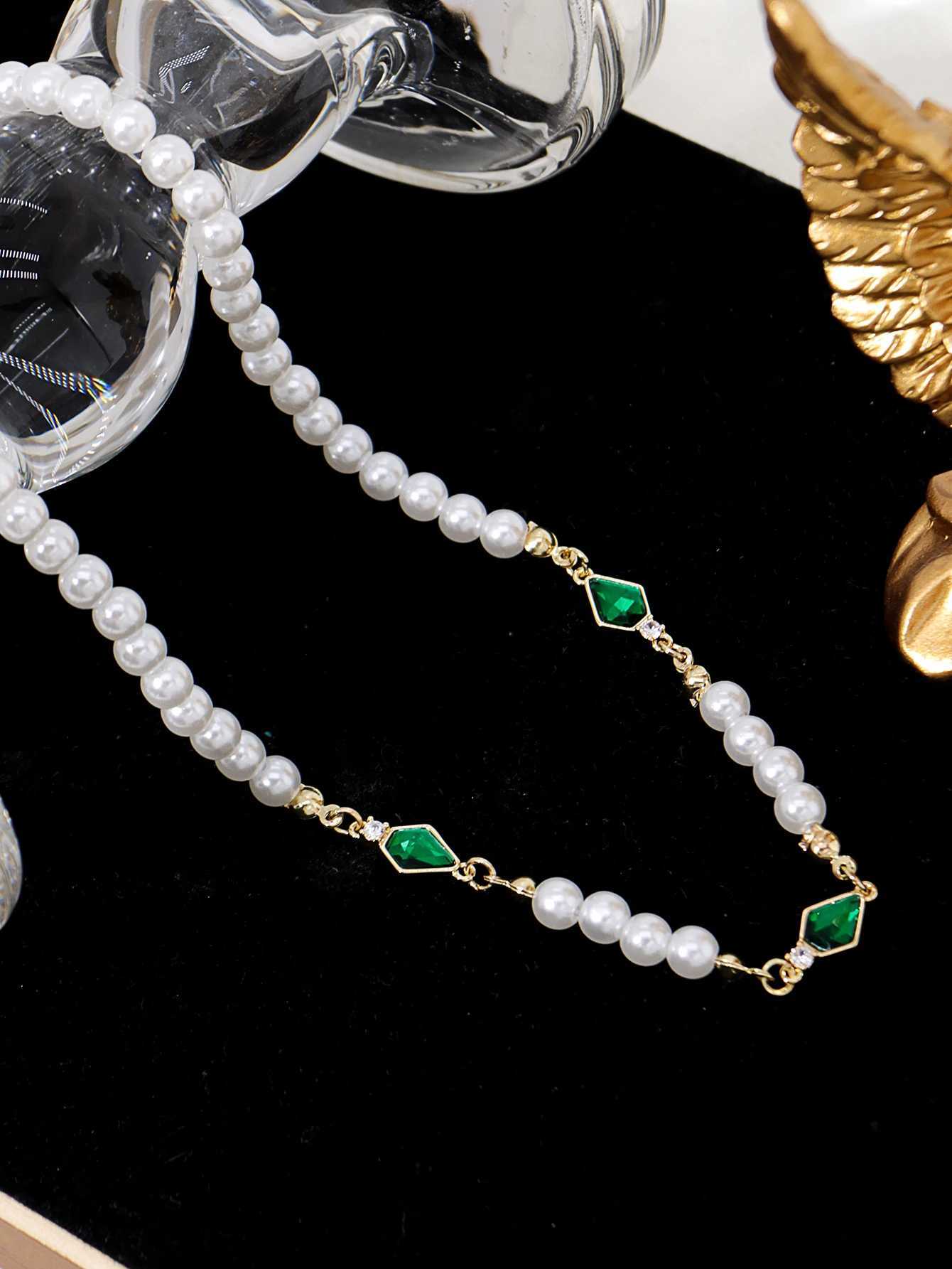 Vintage Charm Green Zircon Inlaid Imitation Pearl Necklace for Mens Casual Jewelry W250616