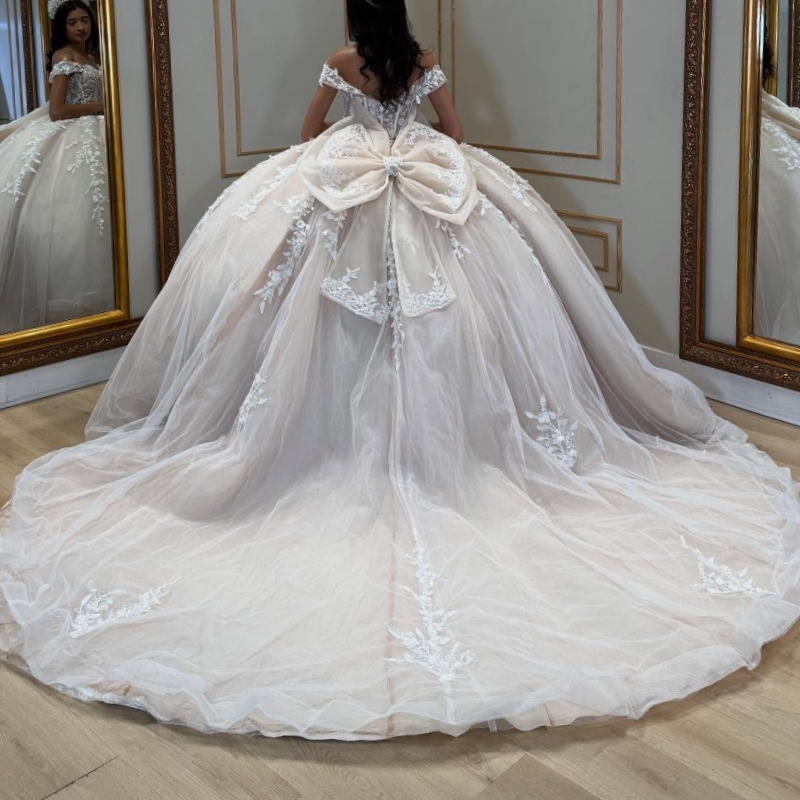 Champagne Shiny Quinceanera Dresses Ball Gown Off The Shoulder Applique Lace Beading Bow Tull Sweet 16 Dress Vestidos 15 De Anos