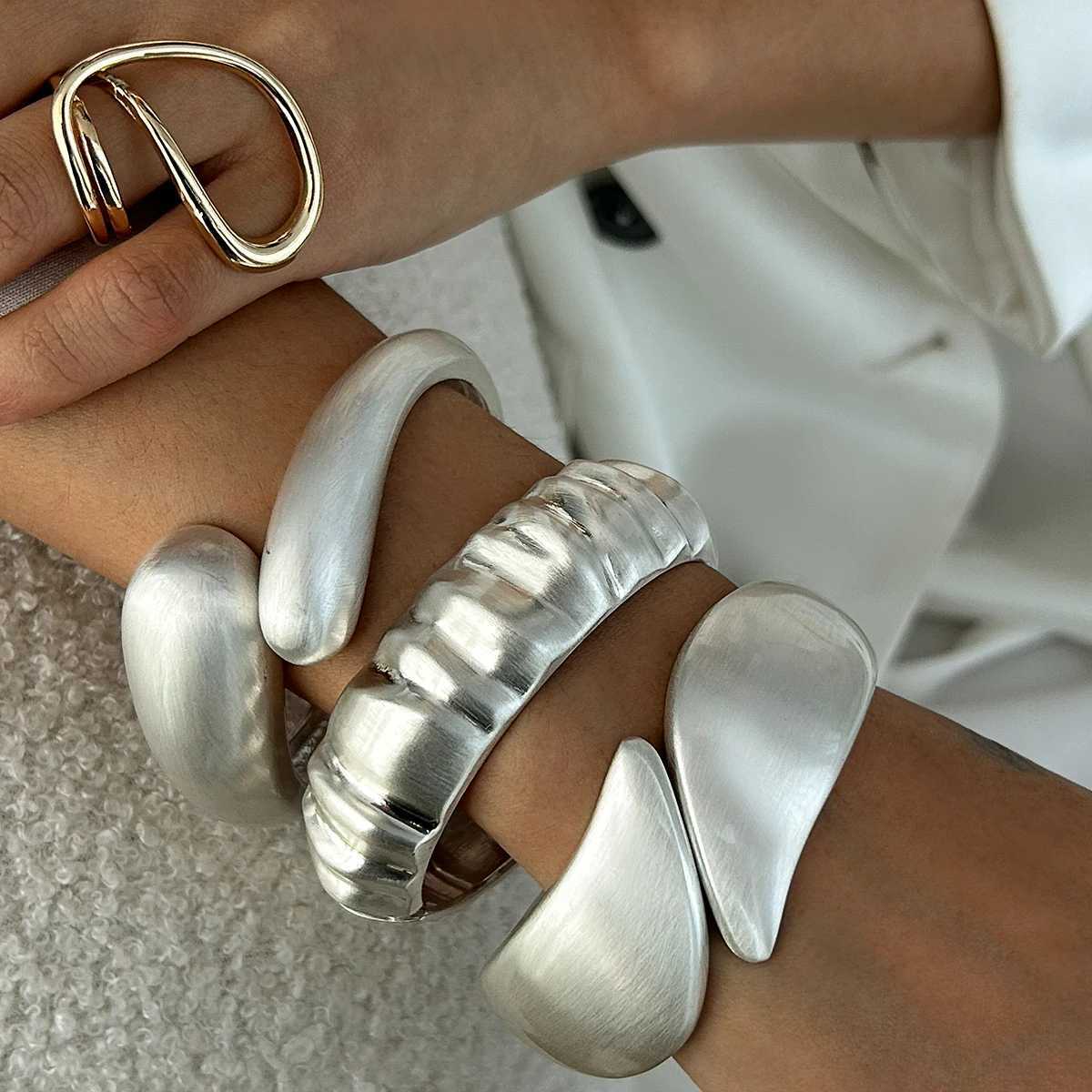 Ingemark 7 Styles Punk Matte Heavy Metal Chunky Spring Bangles Women Trend Vintage Gold Color Charm Steampunk Jewelry Z250616