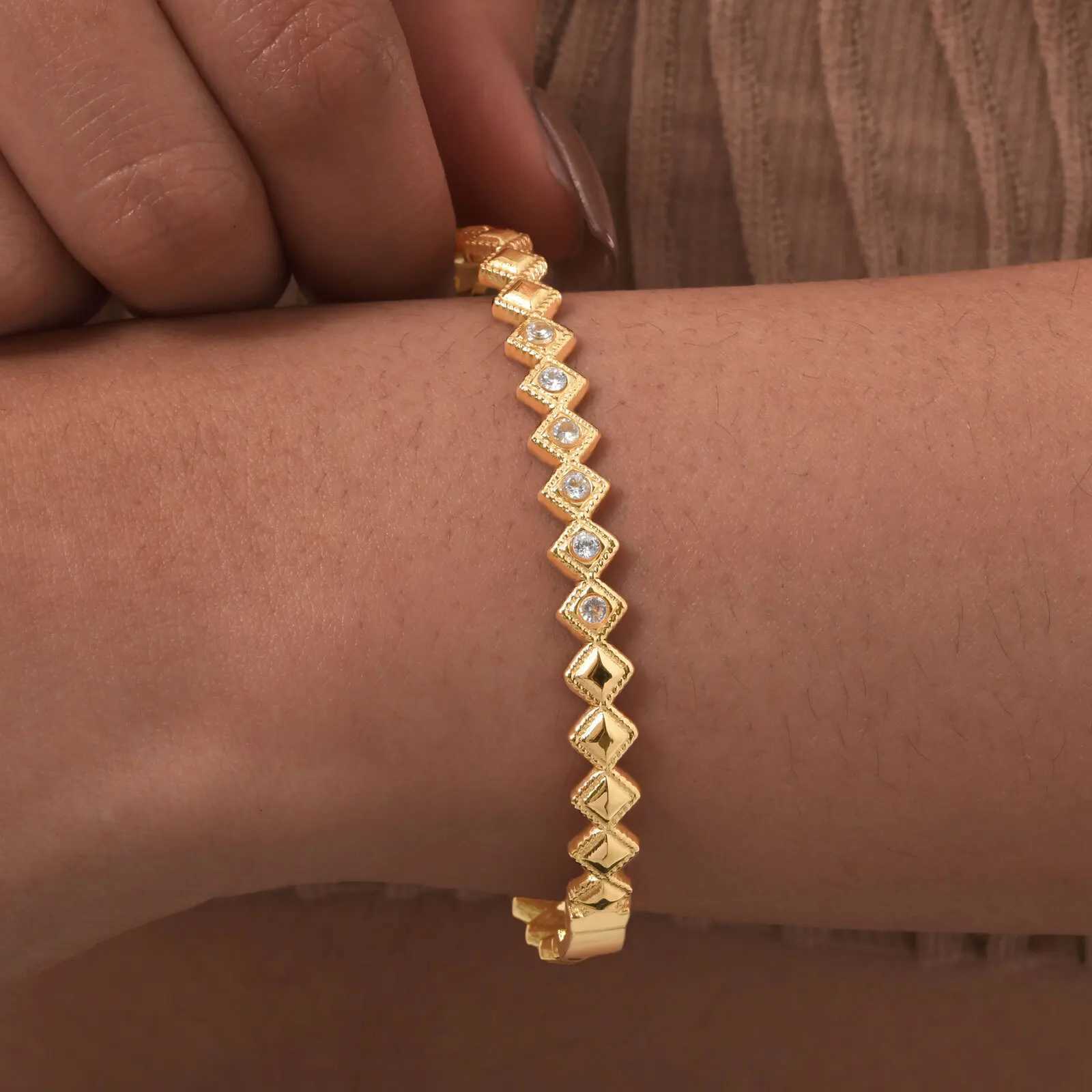 Vnox Romantic Zircon Cuff For Women Geometric Fashion Lady Jewelry Stainless Steel Bangles Party Gold Color Never Fade Z250616