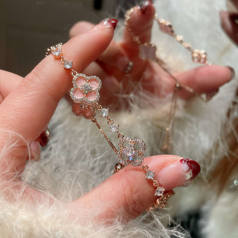 2025 NEW Luxury Jewelry Designer Bracelet 4leaf clover Chain Zircon Rhombus Flower Adjustable Sweet Girl Heart Light Bracelet Niche Fashion Exquisite 