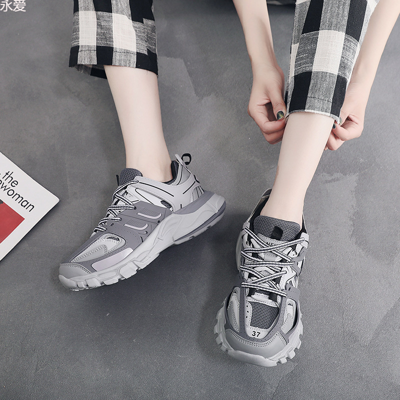 Designer Shoes Men Women Sneakers Metallic Silver Triple Black White Anthracite Smoke Grey Outdoor Sports Trainers Casual shoes Running shoes