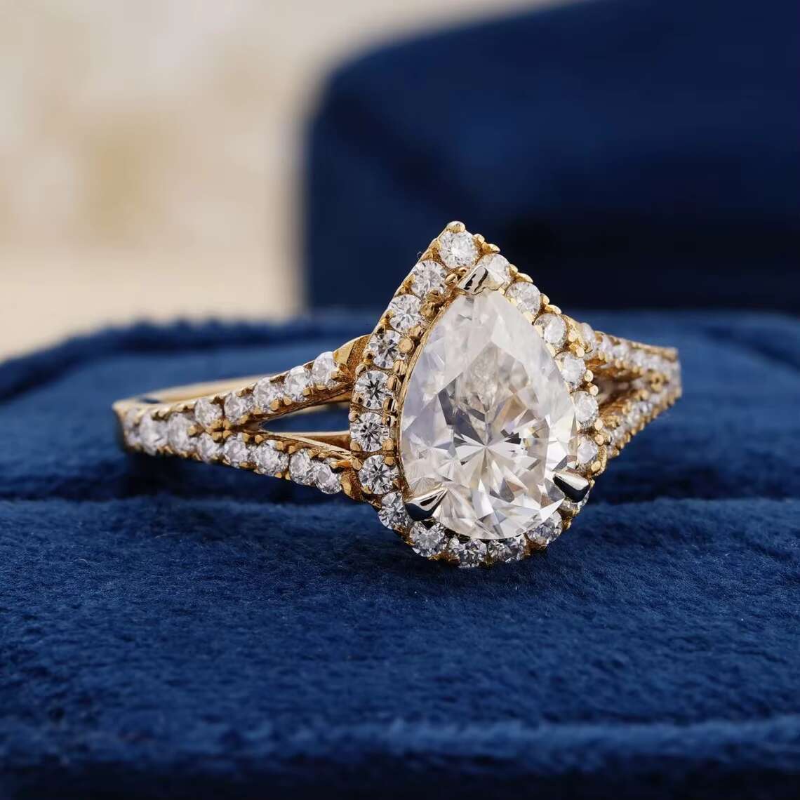 14K Gold Plated Unisex Fine Jewelry 3.1 Ct Pear Cut Moissanite Diamond Studded Rings for Wedding and Engagement Gifting