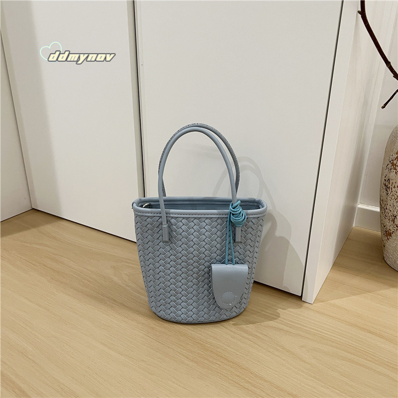 This Season 2025 New Fashion Woven Handbag Small Bucket Textured Shoulder Crossbody Women's Bag ddmynov