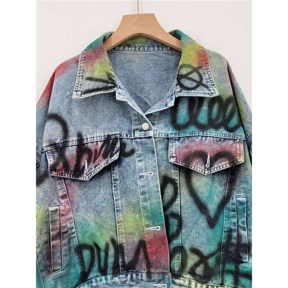 DEAT Women Denim Coat Loose Patchwork Zippers Letters Graffiti Contrast Color Irregular Jackets 2024 Summer New Fashion 33A1421