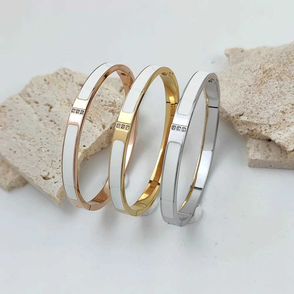 Classic White Black Color Mica Shell for Women Luxury White Zircon Stainless Steel Bangle Jewelry Gift Z250616