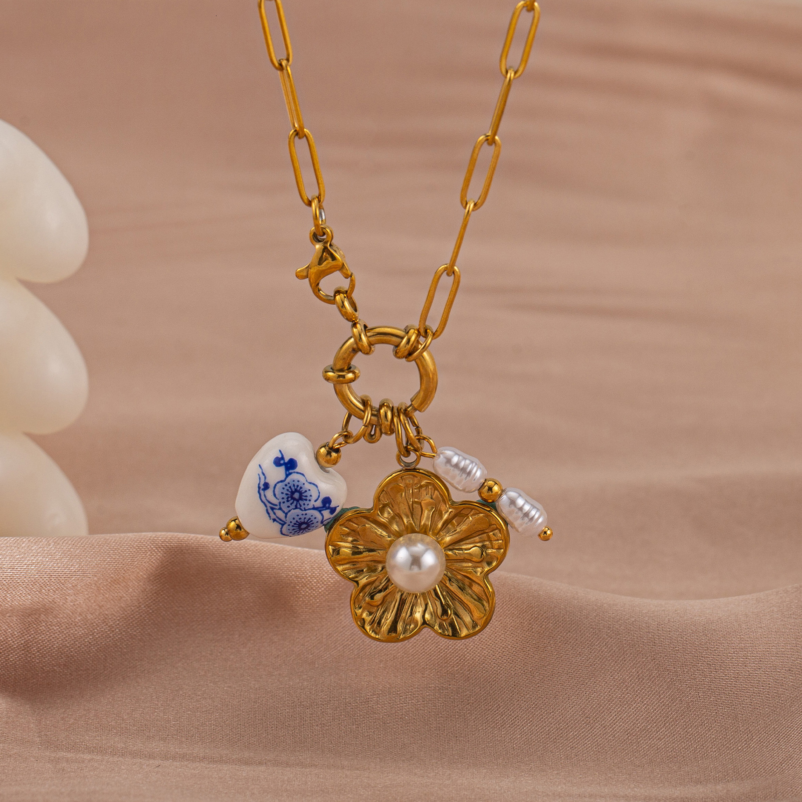 Trendy Fashion Personality Exaggerated Pearl Flower Blue and White Porcelain Heart Necklace for Women Design Titanium Steel Non-Fading