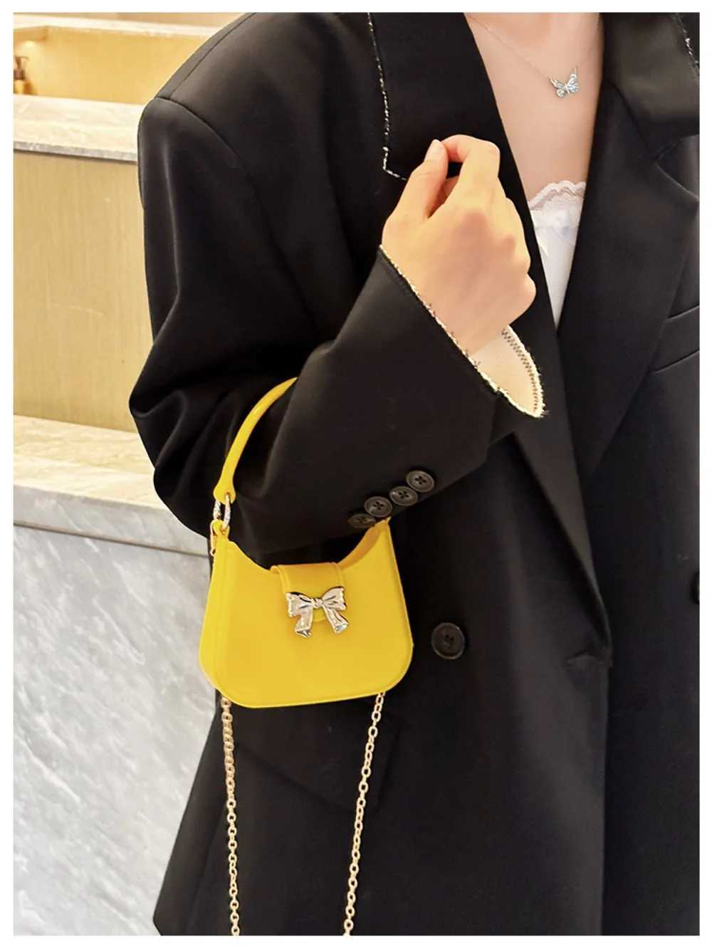Versatile Mini Handheld Jelly Bag Bow Decoration Candy Color Crossbody Bag New Fashion Handbag with Chain Women Girls Moon BagXJ2520616