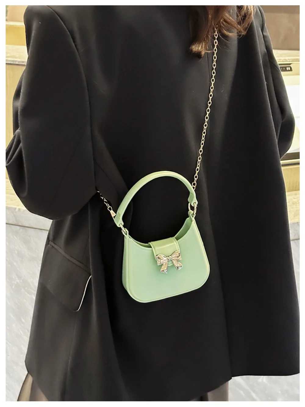 Versatile Mini Handheld Jelly Bag Bow Decoration Candy Color Crossbody Bag New Fashion Handbag with Chain Women Girls Moon BagXJ2520616