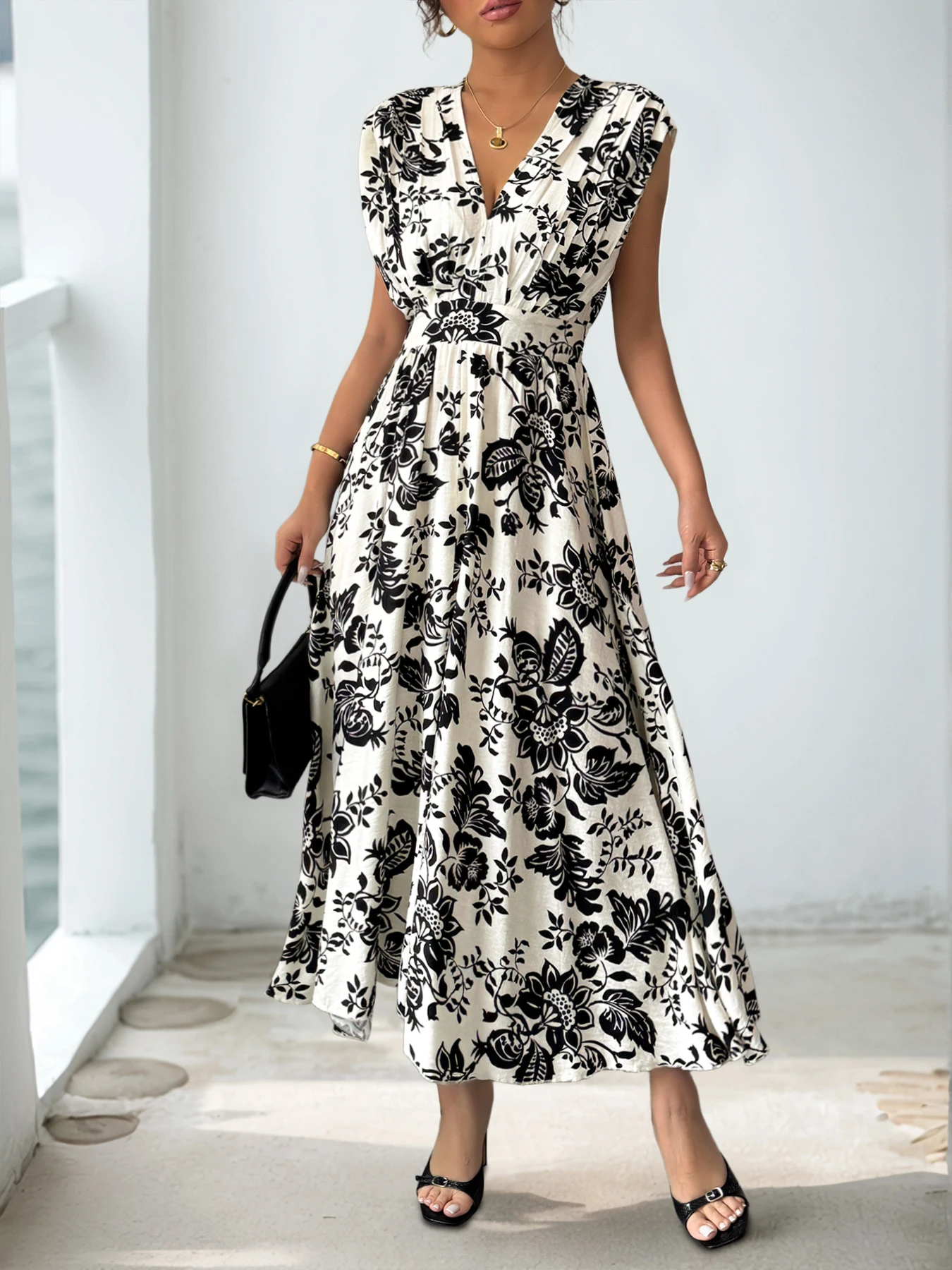 The new high-waisted women's dress with elegant and refined style is a bestseller in the summer of