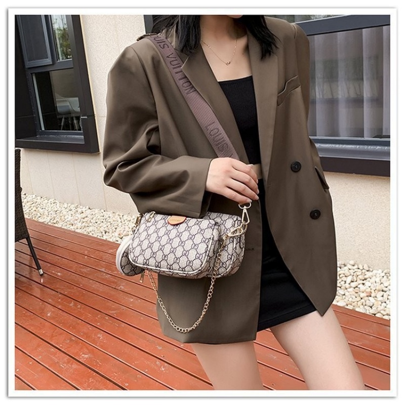 Free Shipping 2025 Designer Women's Luxury New Fashion Underarm Bag Mahjong Bag Single Shoulder Small Underarm Bag khaki
