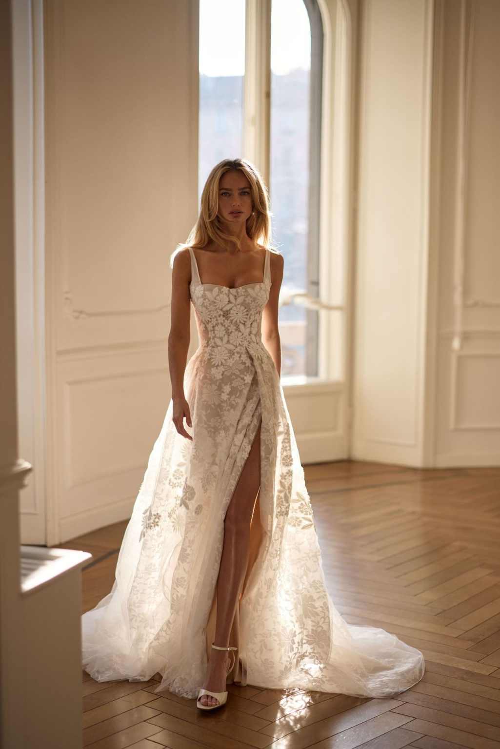 Simple Square Neck A Line Wedding Dresses Women High Side Split Elegant Sleeveless Bride Dresses Floor Length Bridal Gown