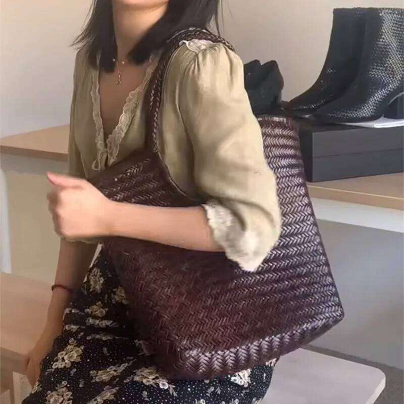 Designer Bag French Holiday Style Handmade Cowhide Weaving Casual Shopping Bag Vintage Big Tote Purse Cowhide Cross Hand Bags Lady