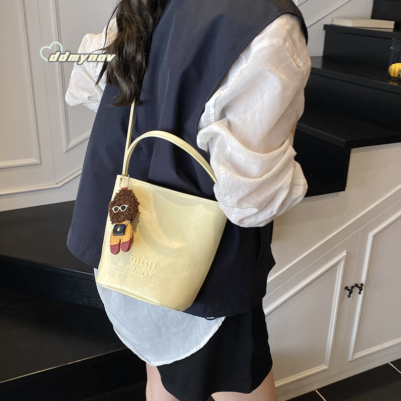 New Single Shoulder Crossbody Bucket Bag Women's Light Luxury Large Capacity Trendy Versatile High-end Feel Women ddmynov ddmynov