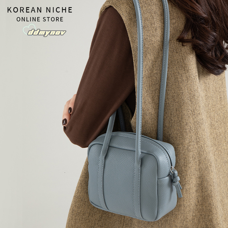 2025 New Korean Style Simple Handheld Boston Niche Design Commuter Versatile Shoulder Crossbody Bag for Women ddmynov
