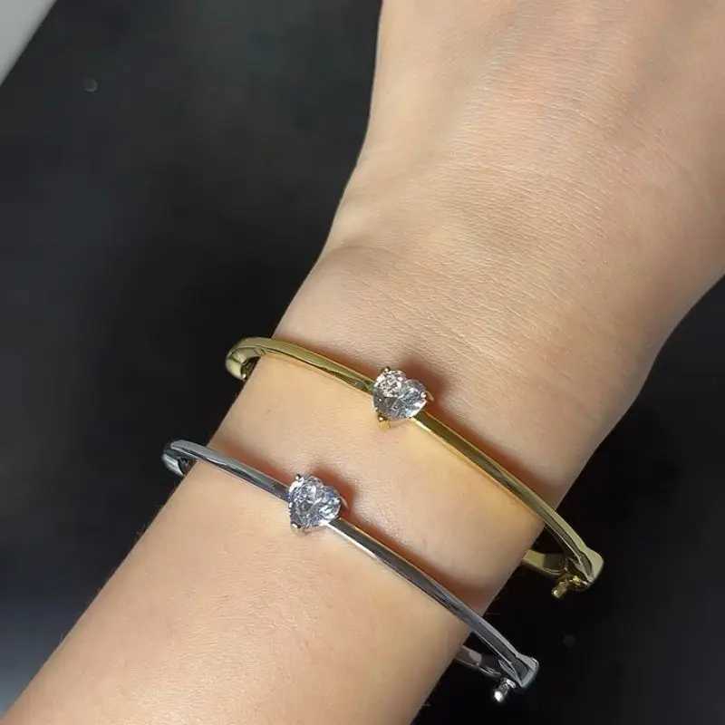 Summer Accessories 58-60mm Heart White Stones CZ Bangles for Women with 2 Colors of Gold and Platinum Plated Fashion Jewelry Z250616