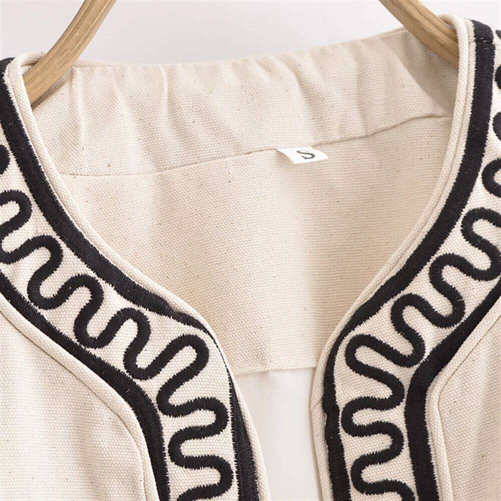 2025 Winter New Women's Clothing Style Simple And Versatile Loose Embroidered Design Long Sleeve Round Neck Short Coat