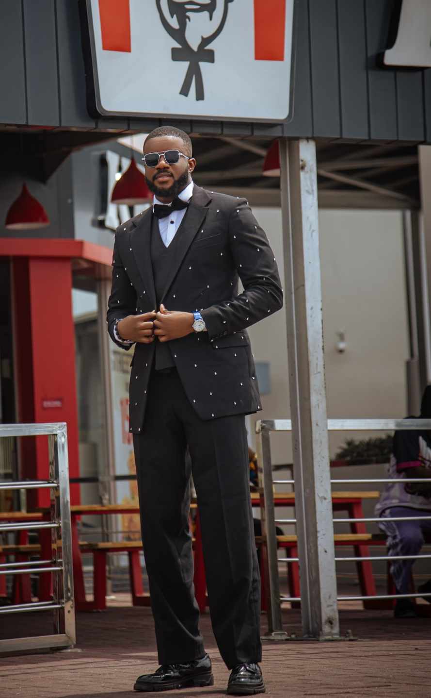 2 Pieces Wedding Tuxedos Men Suits Sliver Beaded Wedding Suits For Men 2 Pieces Groom Tuxedos Customized Single Breasted Jacket Pants Italian Design M