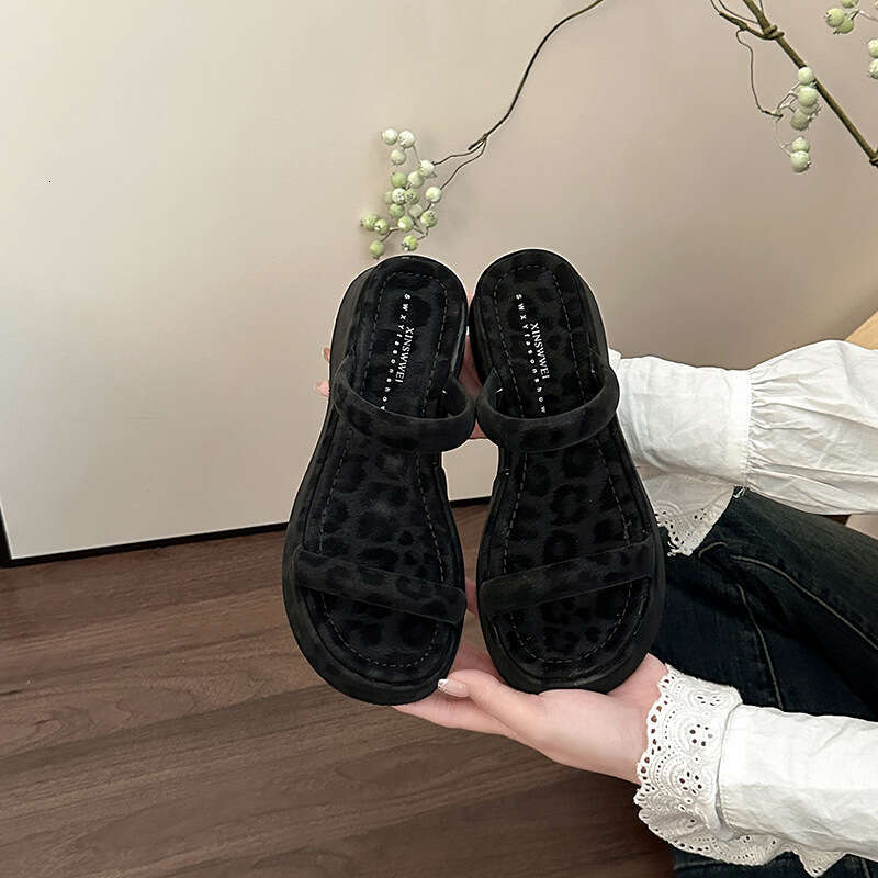2025 Spring/Summer New Leopard Print Platform Thick Sole Slide Height Increasing Slimming Vacation Style Wedge Sandals for Outdoor Wear