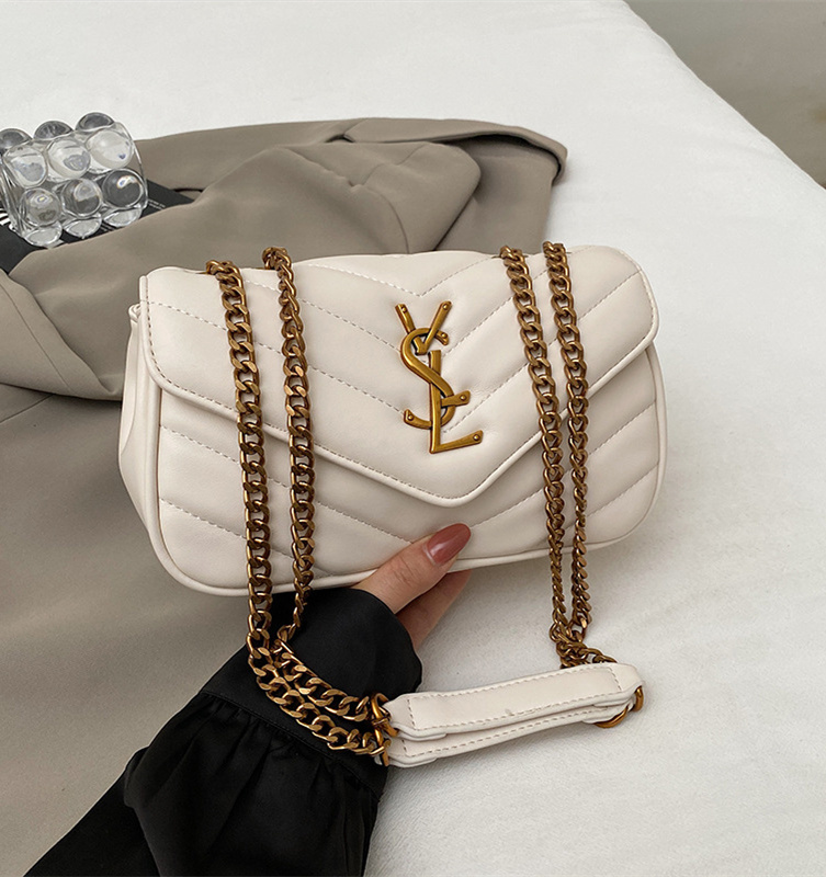Free shipping designer 2025 new Korean version high-end embroidery thread diamond grid fashion envelope bag cloud bag chain bar single shoulder black 
