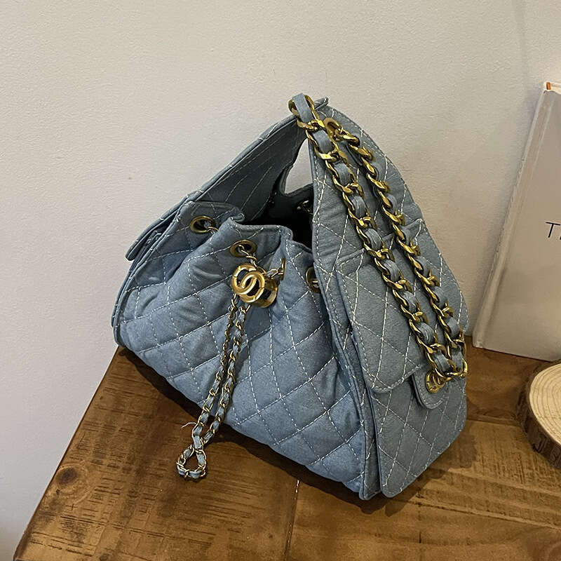 High-End Commuter Shoulder Underarm for Women 2025 New Large Capacity Quilted Bucket Fashion Tote Bag
