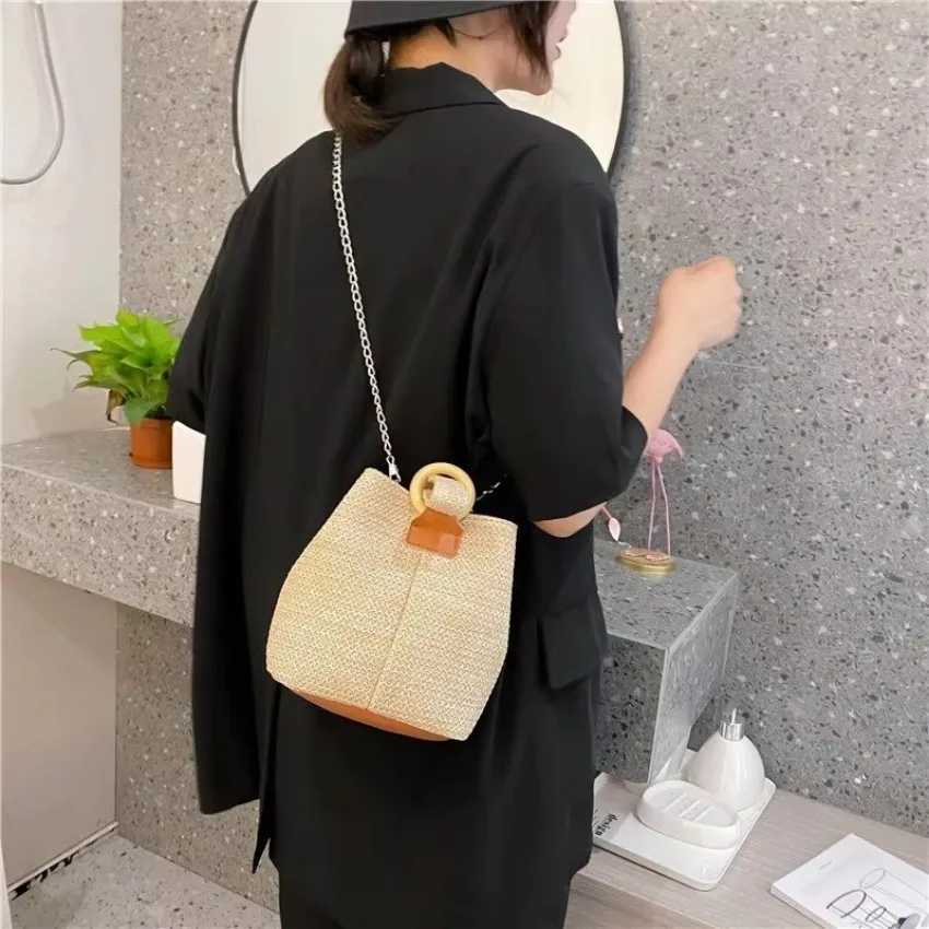 NEW 1 Pcs Womens Handheld One Shoulder Diagonal Straddle Bag Summer New Fashion Versatile PP Woven Chain Bucket Bag XJ2520616