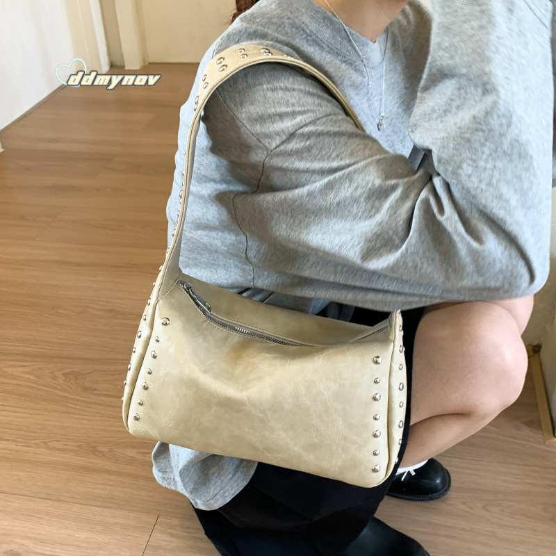 Studded Handbag for Women New Fashion Trend Shoulder Sweet Cool Style High-end Underarm Small Square Bag ddmynov ddmynov