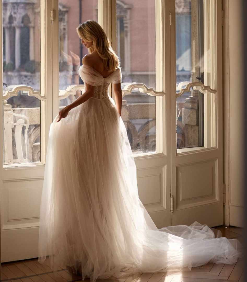 Classic A Line Women Wedding Dress Off Shoulder Sleeveless Bridal Gowns Appliques Split Side Sweep Train Dress Custom Made vestidos de novia