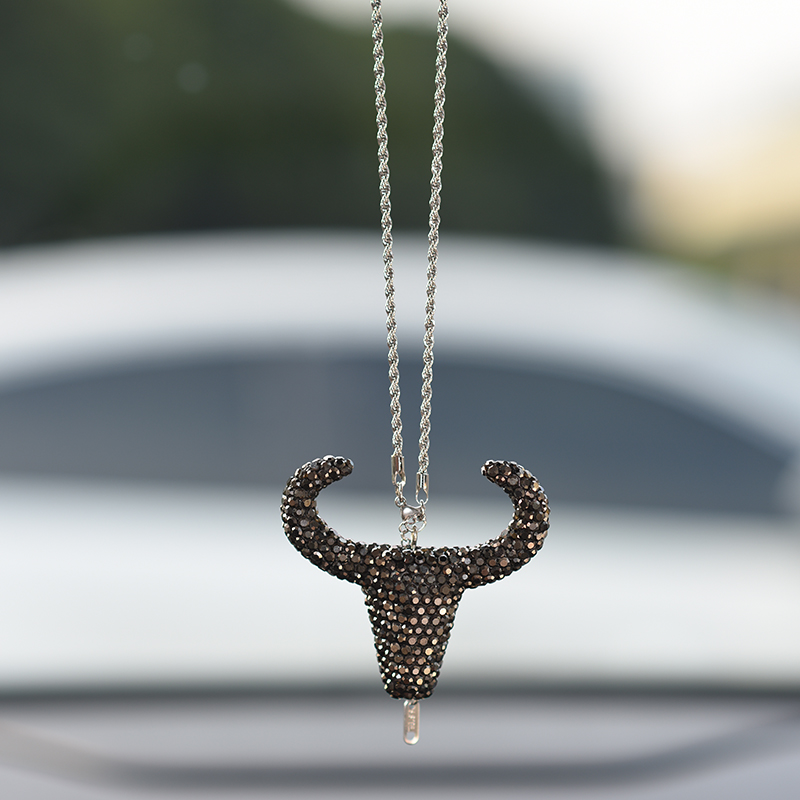 Fashion personalised drilling large cow horn car pendant exquisite cow head mirror decoration western cowboy wind car interior decoration