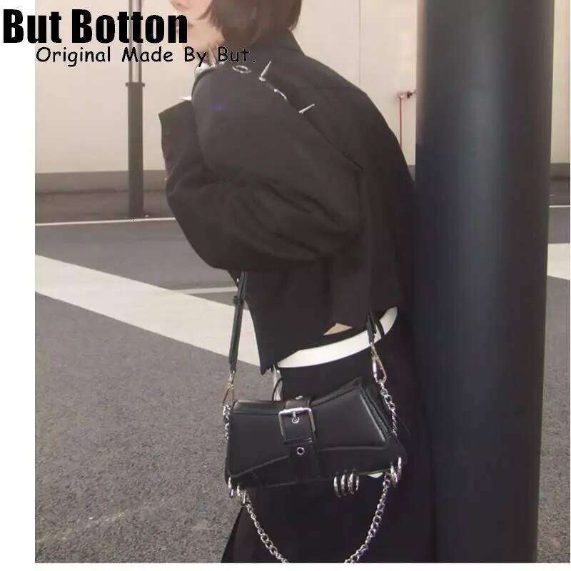 Designer Bag Designer Bag Women Y K Girl Vintage Haruku Punk Advanced Design Rivet Spike Chain One Shoulder Handbag Womens Stempunk Tote Crossbody Bag