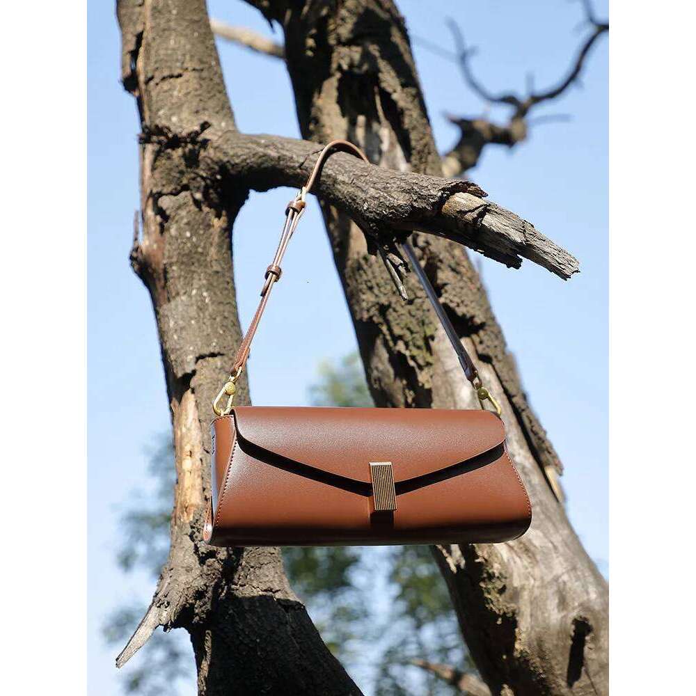 Niche Genuine Leather Women in 2025 Trendy And Versatile Shoulder Crossbody For Commuting Underarm Bag Handbag