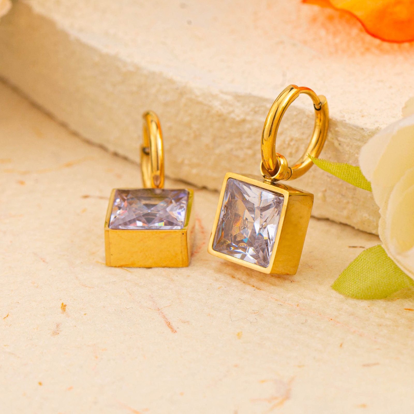 Light Fashion Simple Gold Versatile Zircon Square Earrings for Women Elegant Titanium Steel Non-Fading Ear Jewelry