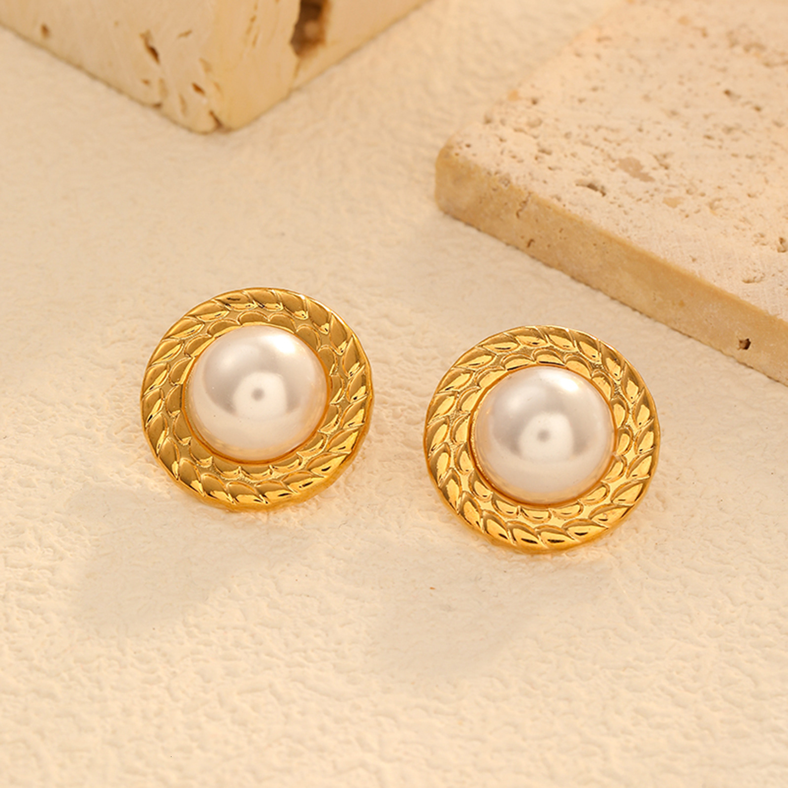 Fashion Light Style Personality Temperament Pearl Round Earrings for Women High-end Titanium Steel Non-fading Ear Jewelry