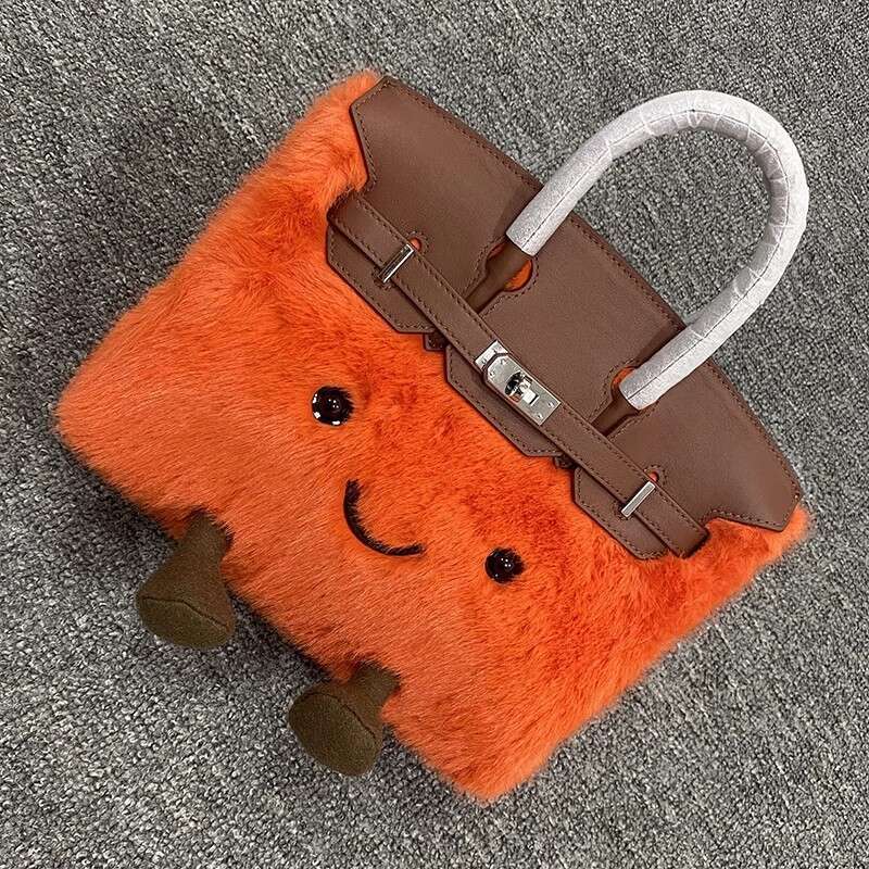 Designer bag Cute Plush Storage Tote Crossbody Large Capacity Handbag Shoulder Dual Purpose Bag Gift for Women Autumn and Winter