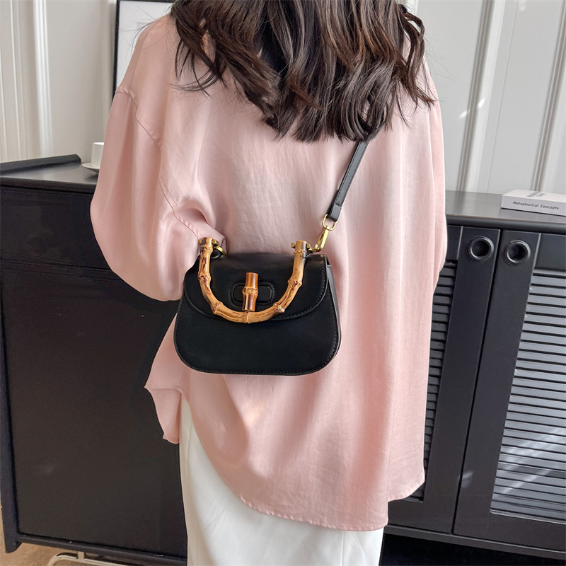 2024 Designer Women's Handbags Genuine Leather Ing And Weaving Shoulder Bags Bamboo Handle Small Female Packages