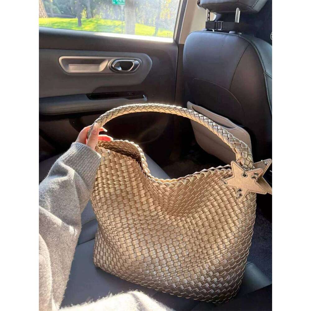 Spicy Girl Vacation Shoulder Bag Commuting Large Capacity Hand-Held Tote Retro Woven Bags For Women
