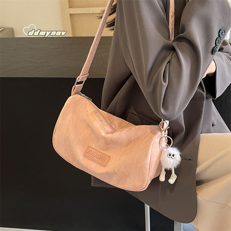 New Style Single Shoulder for Women, Simple and Versatile, Large Capacity, Water-Resistant, Light Luxury, Fashionable Trendy Commuter Crossbody Bag dd