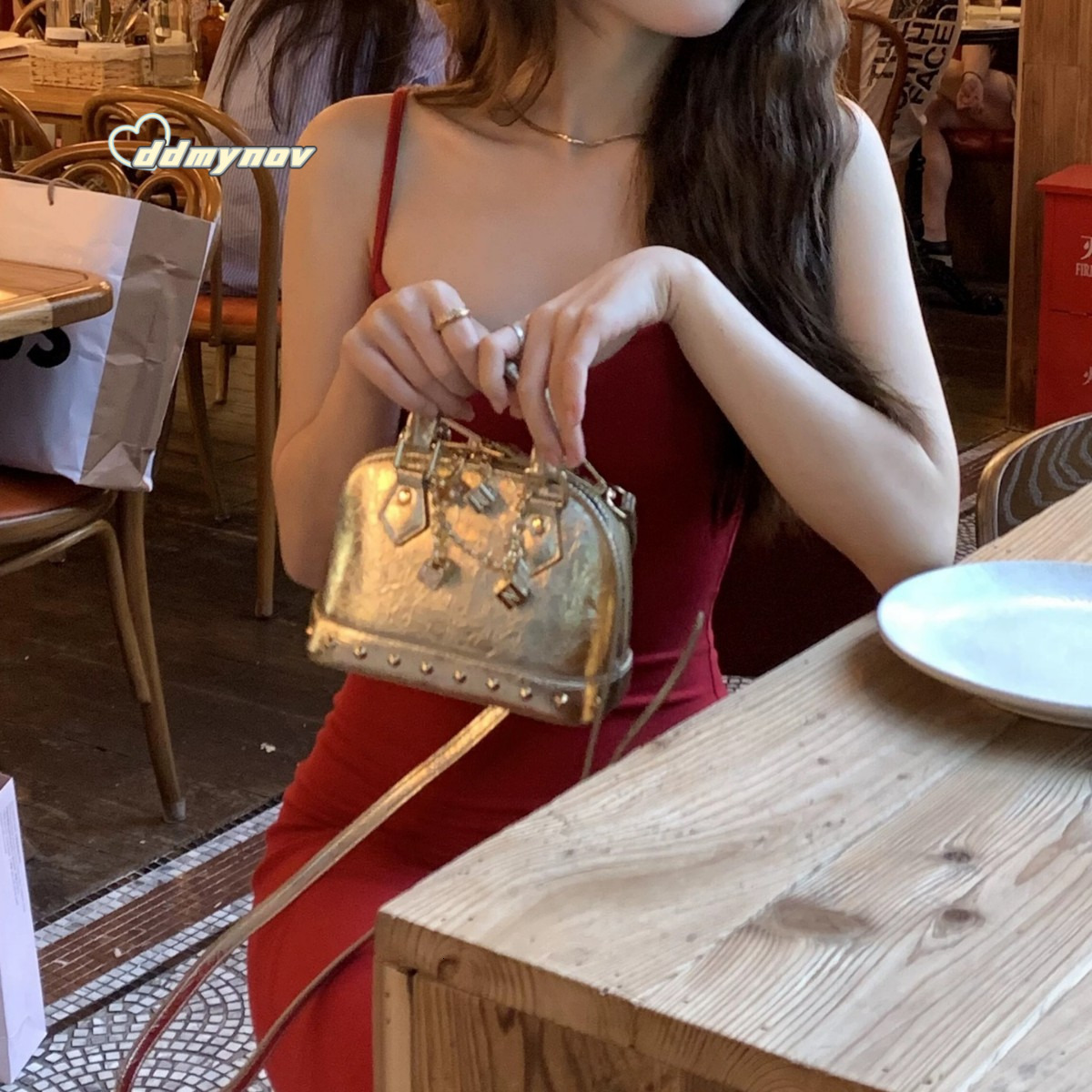Niche High-End Champagne Gold Rivet Handbag Shell Small 2025 New Fashionable Shoulder Crossbody Bag ddmynov