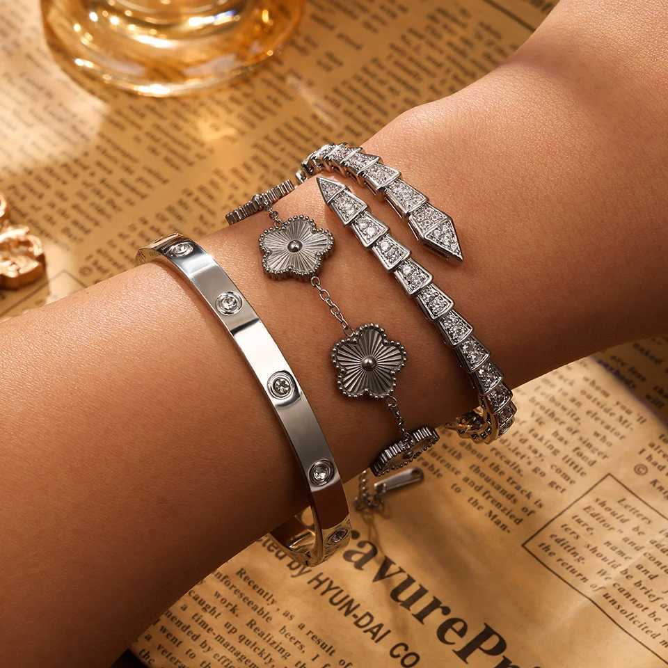 Exquisite Snake Stainless Steel Suitable For Womens Travel And Dressing And Matching Fashionable Jewelry Z250616