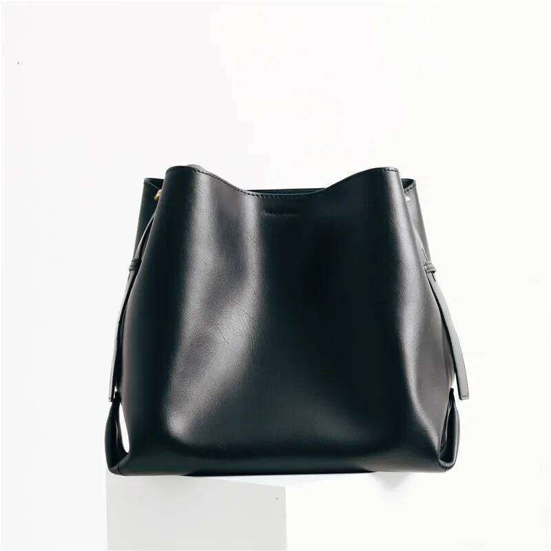 2025 New Versatile Design High-End Feel Soft Leather Women's Handbag Large Capacity Bucket Crossbody Shoulder Bag