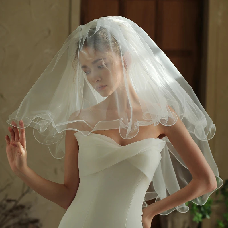 V377 three-layer curled girly veil white short wedding po styling prop hair clip style wedding dress wedding accessories 250610