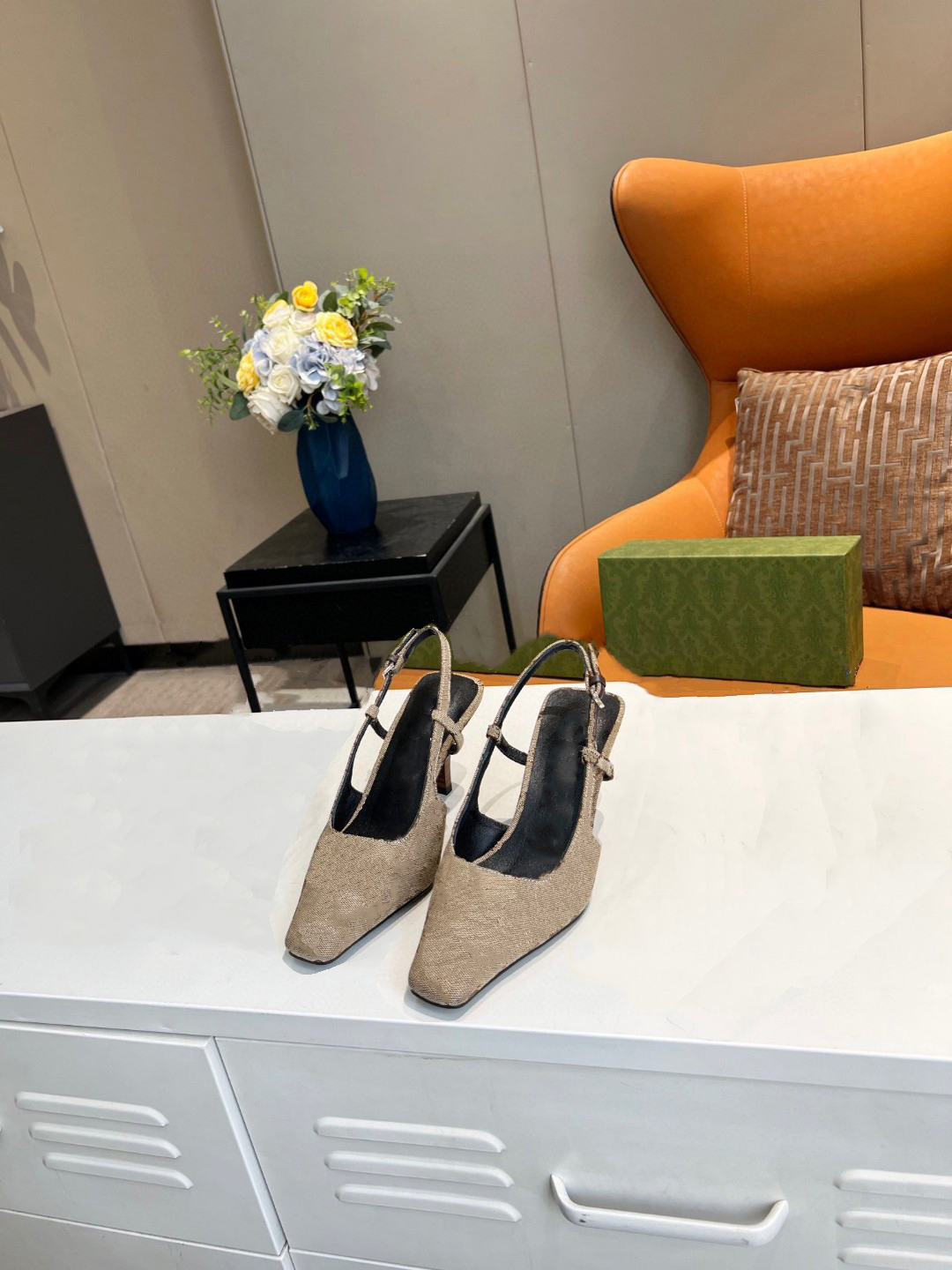 Spring sandals, new small high heels, spring shoes, pointed toes, thin heels, shallow sexy single shoes, professional shoes