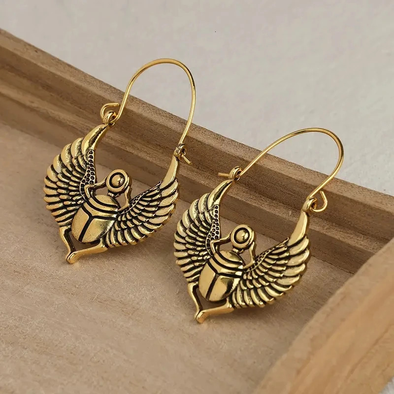 Vintage Metal Beetle Dangle Earrings Retro Western Style Creative Female Ear Ornaments 250610