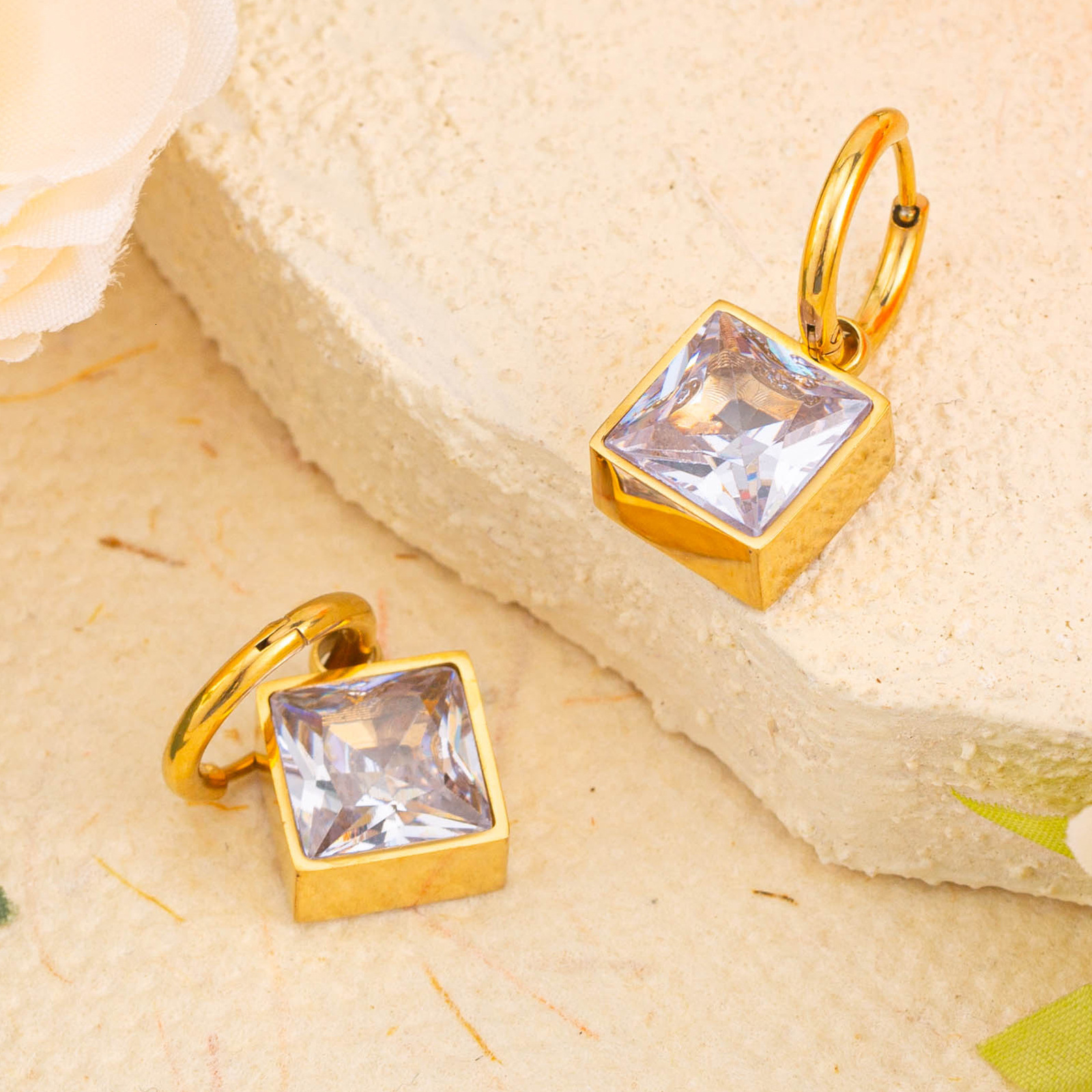 Light Fashion Simple Gold Versatile Zircon Square Earrings for Women Elegant Titanium Steel Non-Fading Ear Jewelry