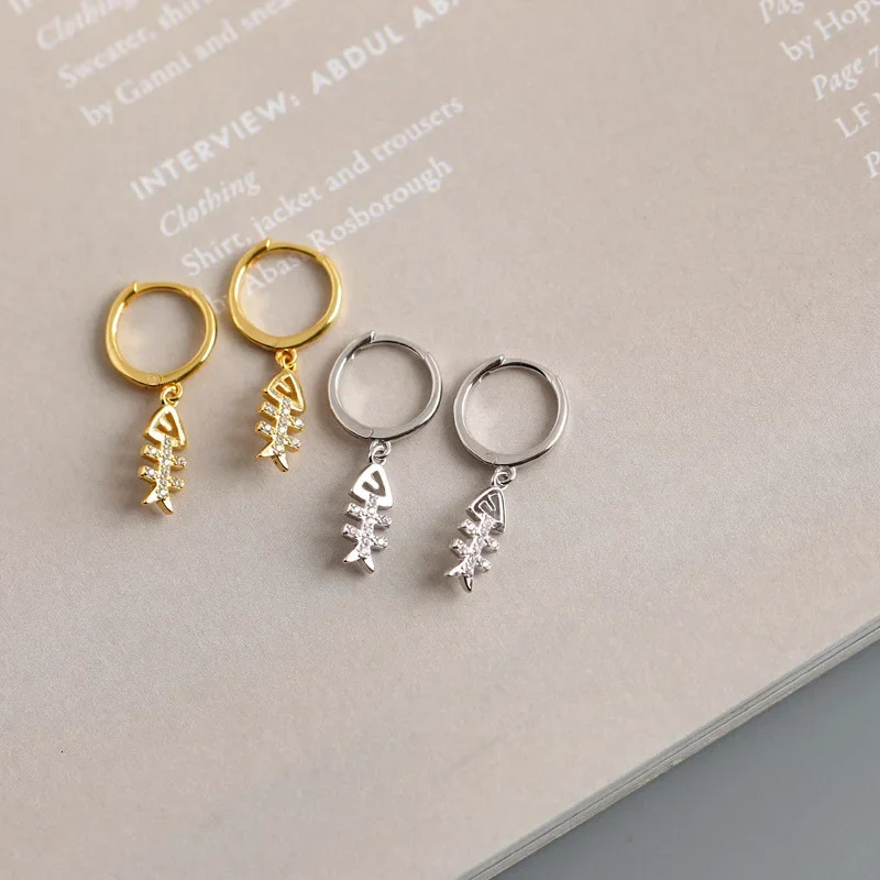 Silver Color Inlaid Zircon Fishbone Earrings for Women Personality Small Ear Buckle Korean Fashion 18K Gold Plated Jewelry 250610